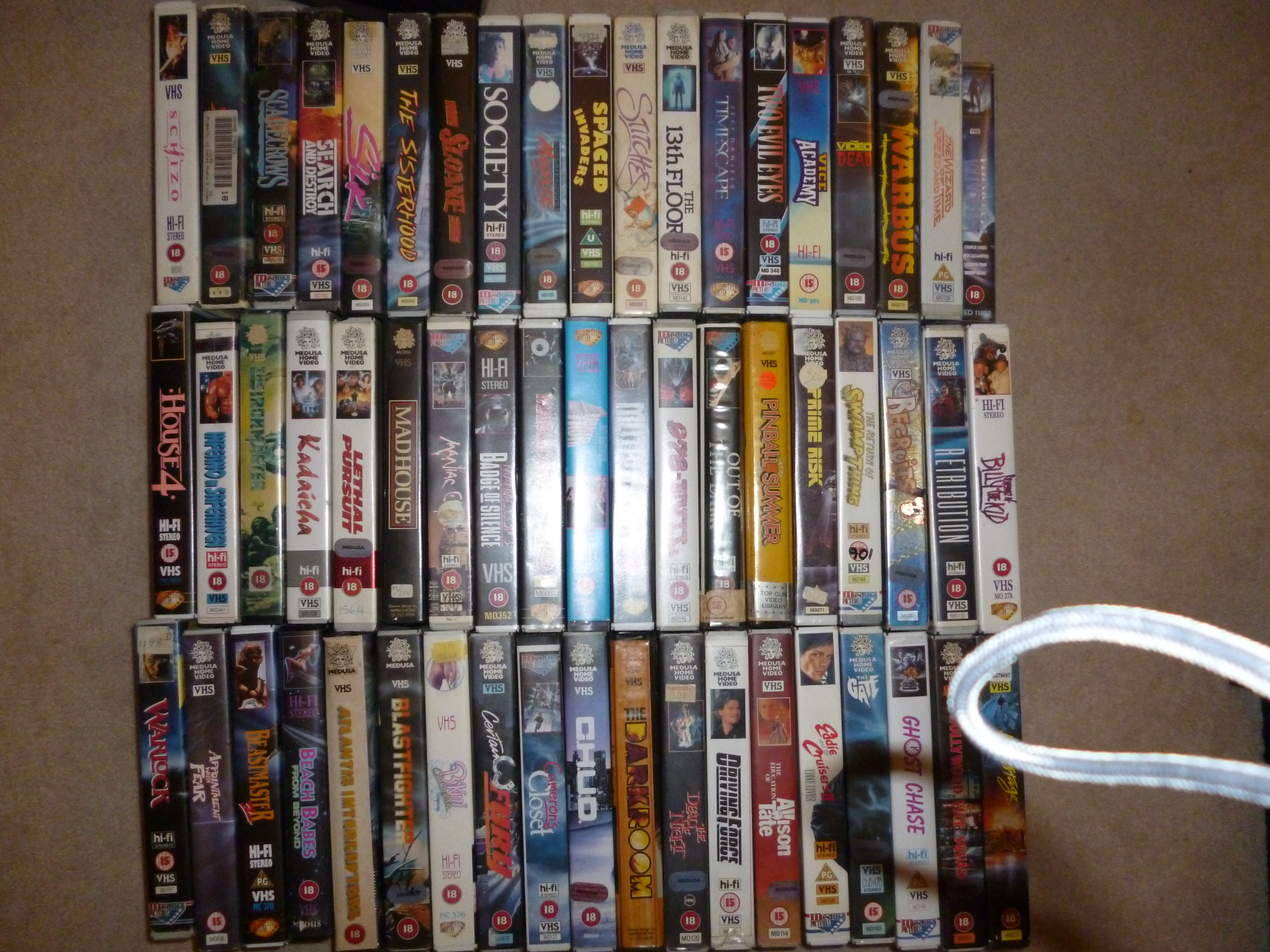 Программа телеканала vhs. VHS GOLDSTAR видеокассета. Видеосервис VHS 2000. Видеокассета VHS пятый элемент. Видеосервис VHS 2003.